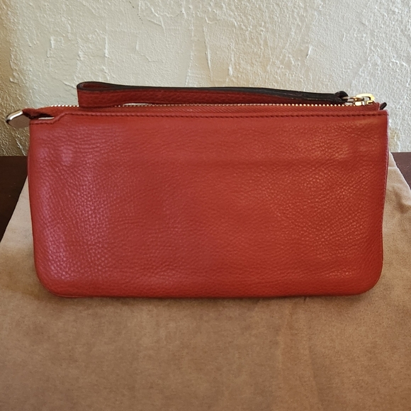 GUCCI Soho Leather GG Wristlet - Picture 2 of 7